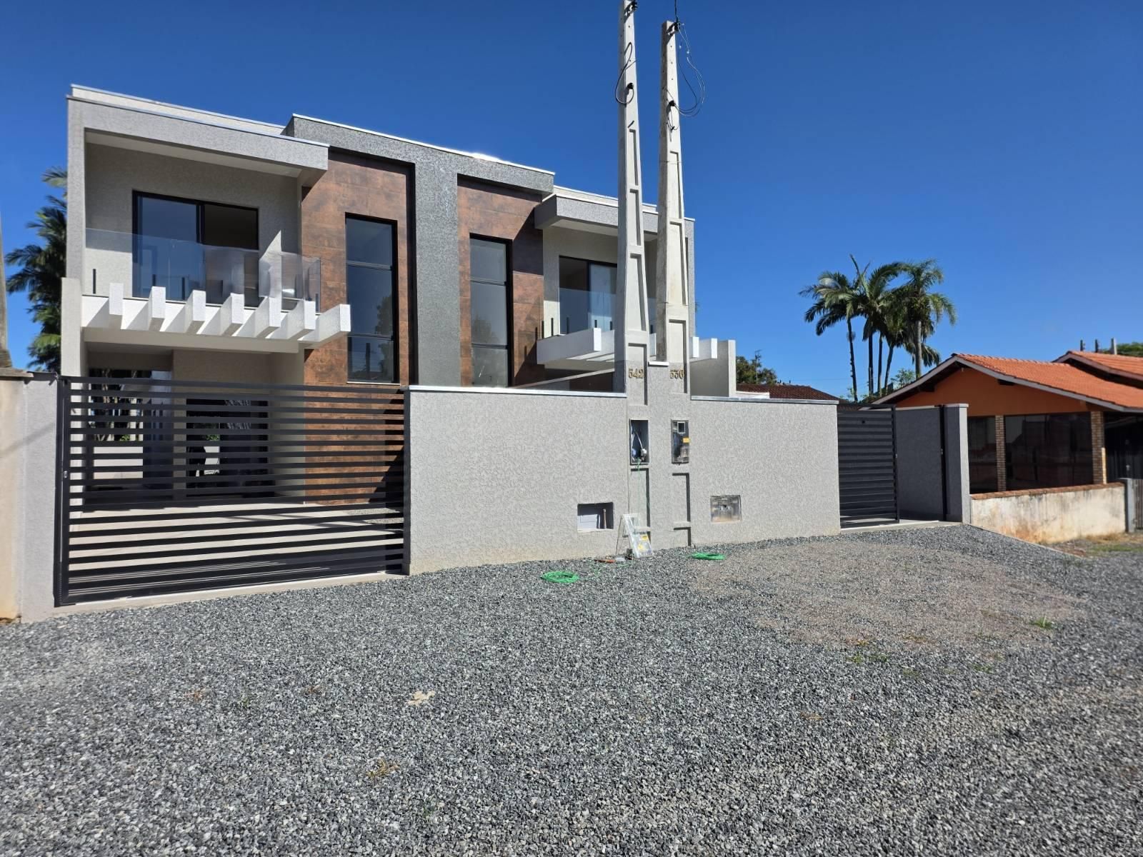 Sobrado Novo a 450m da Praia – Barra do Saí - Casa em Barra do Sai, Itapoá - à venda - BESEN IMOBILIÁRIA LTDA