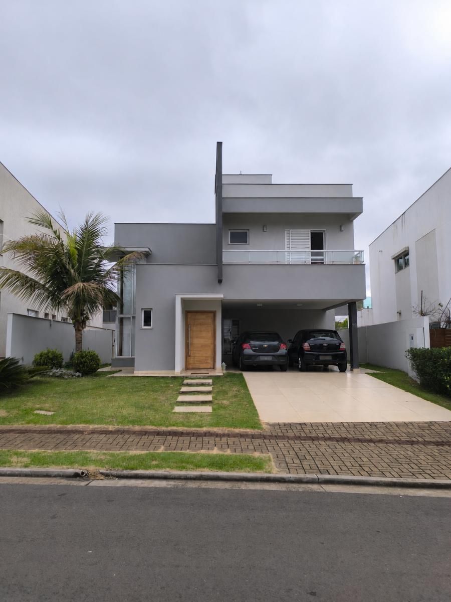 Casa à venda com 03 suítes no Condomínio Alphaville 2