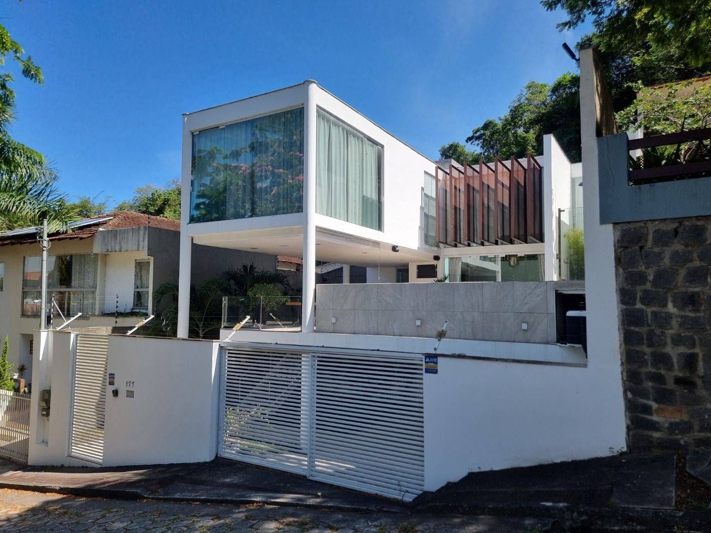 Casa - 3 Suítes - 335 m² - Fradinhos - Vitória/ES