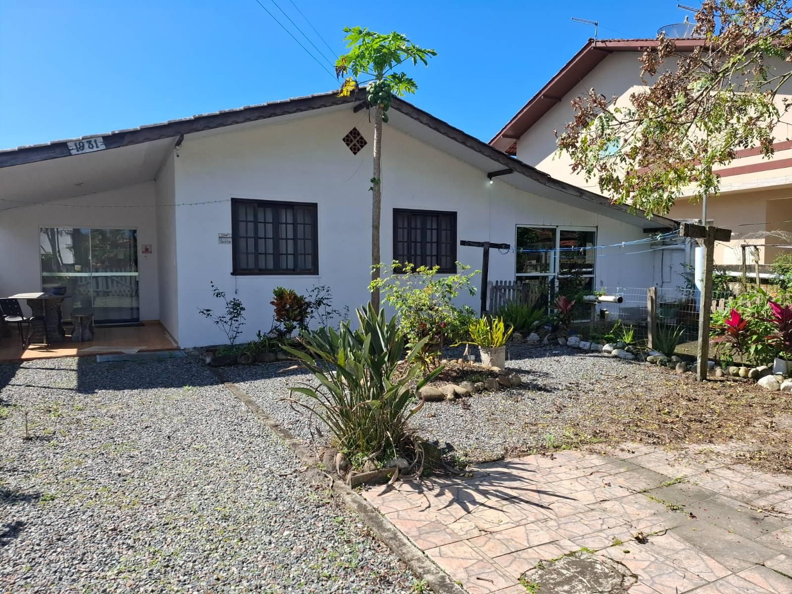 Imóvel em terreno de 336,00 m², localizado a 400 metros do mar, em Itapema do Saí, no bairro Barra do Saí.í - Casa em Barra do Sai, Itapoá - à venda - BESEN IMOBILIÁRIA LTDA