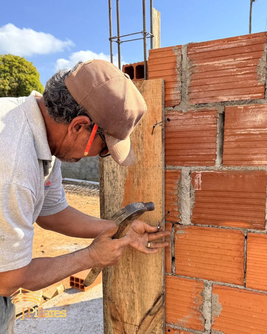 Etapa estrutural de construção residencial acompanhada pela J.Pillares