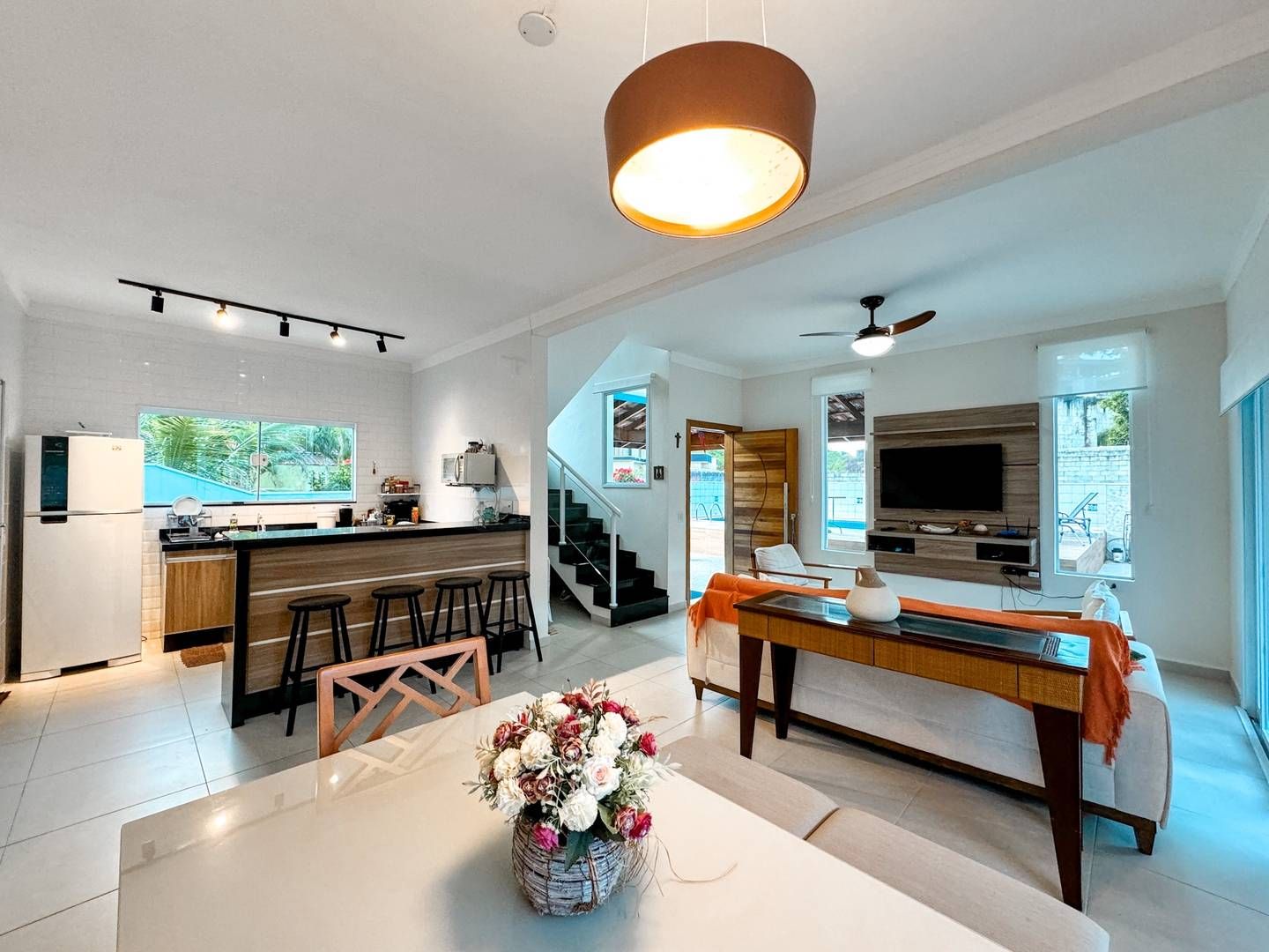 Casa com 3 quartos, Lagoinha, 300 metros do mar - Ubatuba
