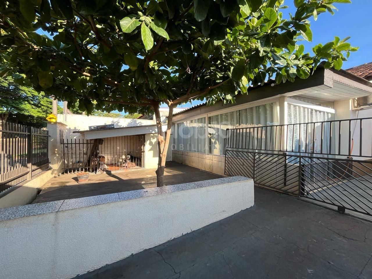 CASA COM 3 QUARTOS A VENDA NO BAIRRO JARDIM UNIVERSITÁRIO EM FOZ DO IGUAÇU - PR