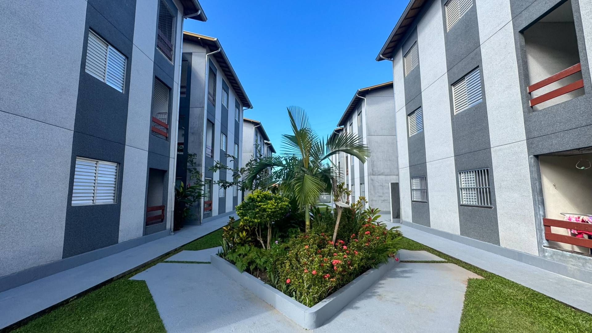APARTAMENTO COM 2 QUARTOS (1 SUÍTE) TÉRREO EM UBATUBA