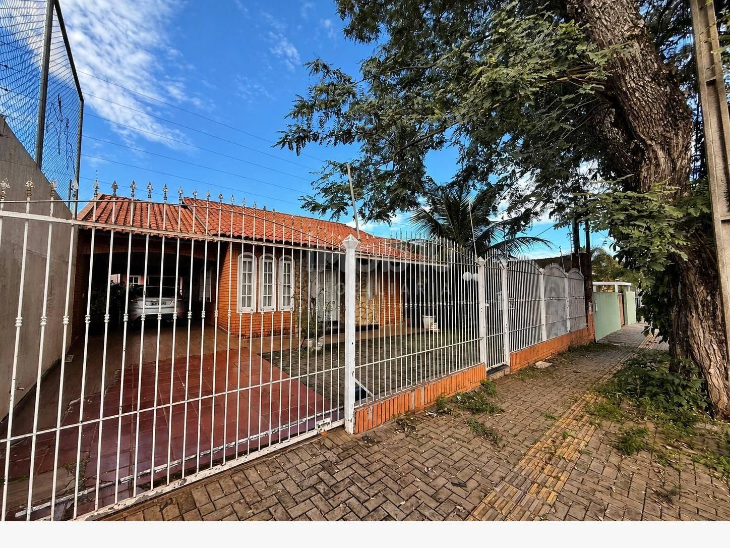 CASA A VENDA COM UMA SUITE + MAIS 2 QUARTOS NO JARDIM BOURBON FOZ DO IGUAÇU - PR