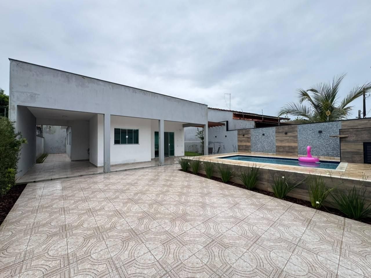 Fachada moderna com piscina