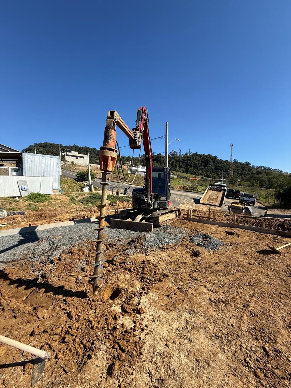 Preparação inicial do terreno para construção residencial da J.Pillares