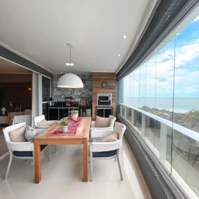 Varanda gourmet com vista para o mar