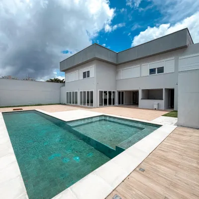 Fachada com piscina