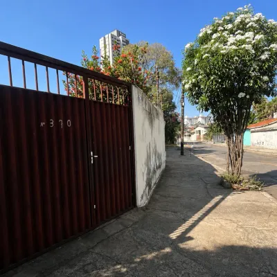 Fachada da casa com número 370