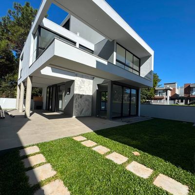 Casa de Condomínio com 3 quartos, São João do Rio Vermelho - Florianópolis