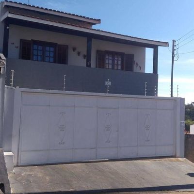 Casa à Venda com 4 Quartos, 3 Pavimentos e Garagem para 3 Carros em Recanto dos Bem-Te-Vis - Avaré - Sobrado em Recanto dos Bem-Te-Vis, Avaré - à venda - CRYSTAL IMÓVEIS