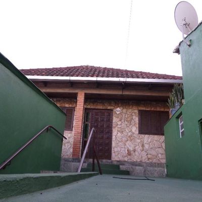 PRÉ ANÚNCIO PREVISÃO DE CHAVES P/ 02/09 - Locação - Casa de alvenaria c/ 02 dormitórios no valor de R$ 1.300,00 situada na Avenida Liberdade, 2436 no bairro Santa Isabel