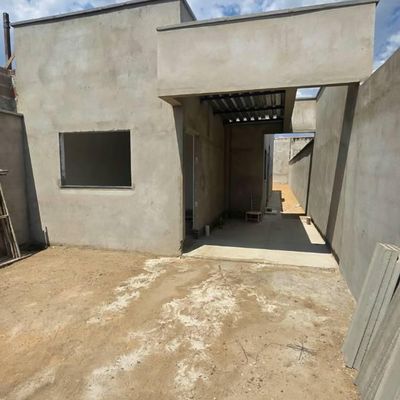 edifício em construção com parede de cimento