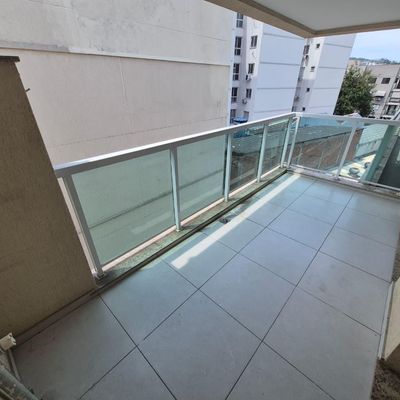 Alugo apartamento na Rua Senador Furtado - Maracanã! Possui varanda, suíte, vaga e infraestrutura - Apartamento em Maracanã, Rio de Janeiro - para locação - MIGUEZ IMOBILIÁRIA