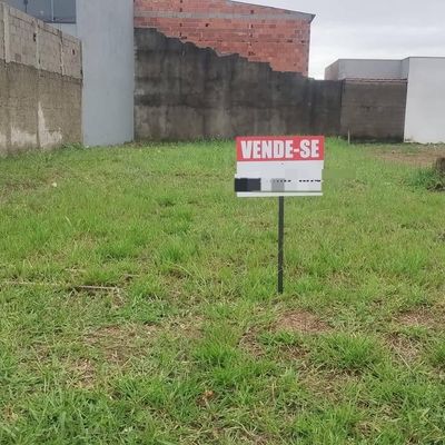 Estilo arquitetônico: Moderno simples.