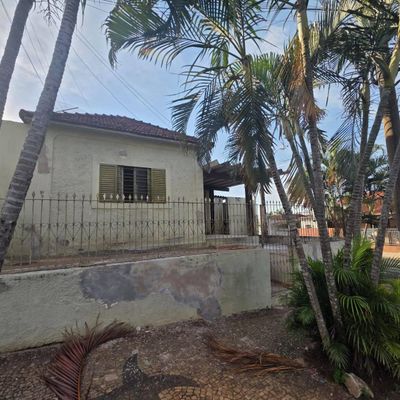 VENDE-SE RESIDÊNCIA NA AV. TAPUIAS - Casa em Centro, Tupã - à venda - ONE HOUSE LTDA