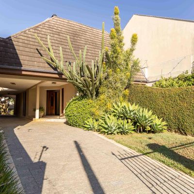 Casa com Quintal no Vista Alegre - Casa em Mercês, Curitiba - à venda - D18