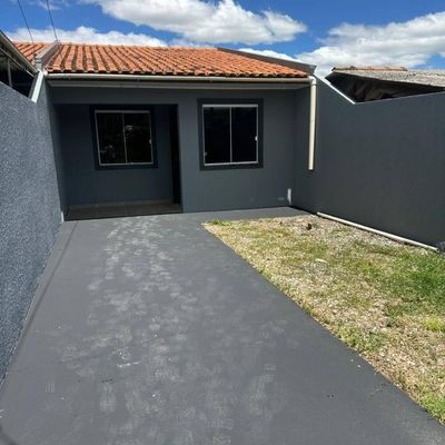 Casa com 3 quartos, garagem coberta
