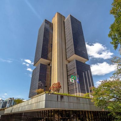 Bancos negociam ajuste no teto de 12% do crédito imobiliário com Selic a 14%