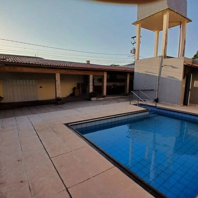 Espaço com Piscina e Deck no Centro de Aquiraz à Venda