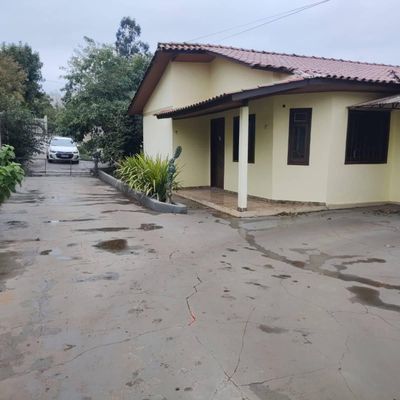 Casa na Rua Érica Hammarstron - Burtet