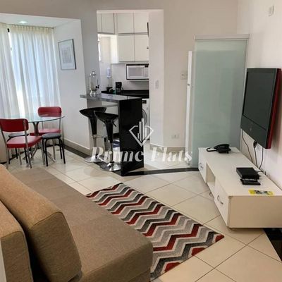 Sala integrada com cozinha revestida de porcelanato claro e paredes brancas