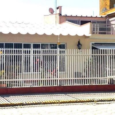 Casa 3 quartos São João, Itajaí com 237,55m² e 2 vagas, pronta para morar