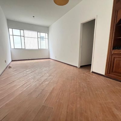 Apartamento a venda - sala, 2 quartos, banheiro social, cozinha, dependência completa, 1 vaga de garagem na escritura - Rua Barão de Mesquita (Tijuca) - Próximo ao Shopping e Estação de metrô. - Apartamento em Tijuca, Rio de Janeiro - à venda - MIGUEZ IMOBILIÁRIA