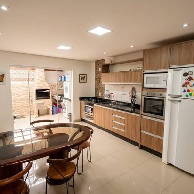 Sobrado com 2 Suítes no São Francisco de Assis em Camboriú - Apartamento em São Francisco de Assis, Camboriú - à venda - Rah Imóveis & Incorporadora