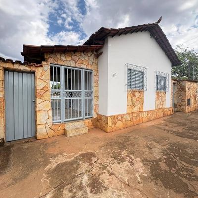 Casa com 2 quartos, São João - Abaeté - Casa em São João, Abaeté - para locação - Multiplus Negocios e Imoveis LTDA