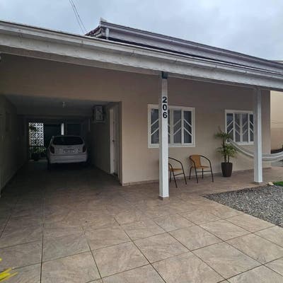 Casa à venda no Adhemar Garcia l Casa completa, aconchegante em região tranquila! - Casa em Adhemar Garcia, Joinville - à venda - Corretores Imobiliários Joinville e Região Ltda