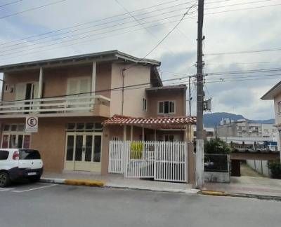 INVESTIMENTO COMERCIAL + RESIDENCIAL EM ÁREA NOBRE E DE ALTO FLUXO! 02 PAVIMENTOS | 05 APARTAMENTOS | 02 SALAS COMERCIAIS - Apartamento em Centro, Rio do Sul - à venda - IMOBILIARIA ALTO VALE LTDA