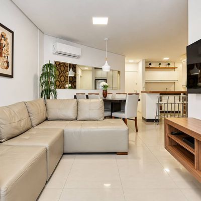 Apartamento com 02 dormitórios, a 70 metros da praia de Bombinhas - Apartamento em Centro, Bombinhas - para temporada - Imobiliária Licurana