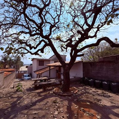 arquitetura contemporânea com telhado de cerâmica