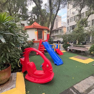 Oportunidade, apartamento tipo casa à venda na Rua Real Grandeza em Botafogo, na Vila Jardim Montevidéu! São 162m² de puro conforto para sua família, 2 salas, 4 quartos sendo 1 suíte, banheiro social, copa cozinha. Possui 1 vaga de garagem. - Apartamento em Botafogo, Rio de Janeiro - à venda - MIGUEZ IMOBILIÁRIA