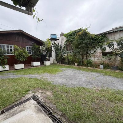 TERRENO RESIDENCIAL COM CASA E EDIFÍCIO EM ÓTIMA LOCALIZAÇÃO EM ITAJAÍ - Lote/Terreno em Vila Operária, Itajaí - à venda - LIBERATIO IMOBILIARIA LTDA