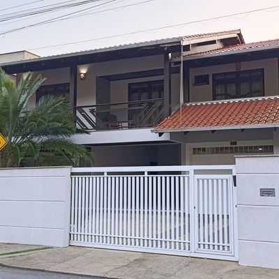 SOBRADO NO BAIRRO NOVA BRASÍLIA - JARAGUÁ DO SUL - Casa em Nova Brasília, Jaraguá do Sul - à venda - Brisa Sul Imóveis