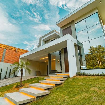 Casa com 3 suítes e 4 vagas na Vila Industrial, Toledo. Piscina aquecida. - Casa em Vila Industrial, Toledo - à venda - Persatto Imobiliária