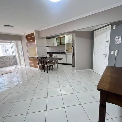 Sala moderna com piso de porcelanato