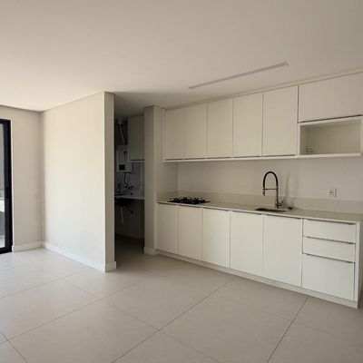 Apartamento para locação anual, semimobiliado, decorado e equipado, com 2 quartos (sendo duas suítes), 1 vaga de garagem, Residencial Maiori, Bairro Centro, Itajaí-SC