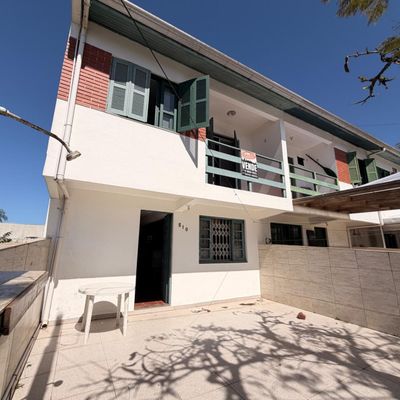 Sobrado a poucas quadras da praia - Sobrado em Balneário Eliana, Guaratuba - à venda - Ferreira Imóveis