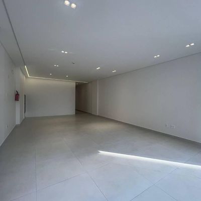 SALA COMERCIAL AMPLA PRÓXIMA A AVENIDA BRASIL EM BALNEÁRIO CAMBORIÚ - Salas Comerciais em Centro, Balneário Camboriú - para locação - LIBERATIO IMOBILIARIA LTDA