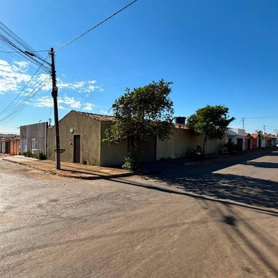 Casa de esquina a venda no Bairro Evelina Nour - Casa em Loteamento Jardim Evelina Nour, Catalão - à venda - Green House Imóveis
