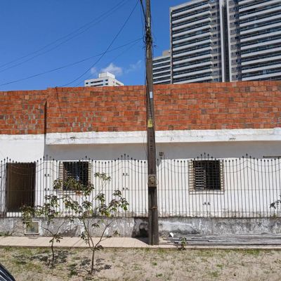 Casa Espaçosa de 4 Quartos – João Cordeiro