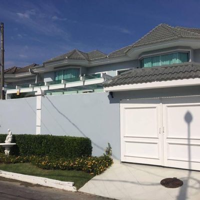 Casa de Condomínio 5 suítes 600m² no Recreio dos Bandeirantes, Rio de Janeiro. Padrão alto, desocupada.