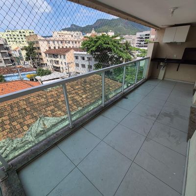 Alugo apartamento na Rua Senador Furtado - Maracanã! Possui varanda, suíte, vaga e infraestrutura - Apartamento em Maracanã, Rio de Janeiro - para locação - MIGUEZ IMOBILIÁRIA
