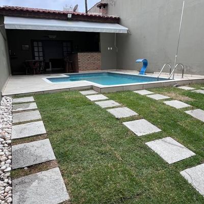 Uma Oportunidade a Poucos Passos da Praia!! - Casa em Centro, Caraguatatuba - à venda - MONUMENTÁ NEGÓCIOS IMOBILIÁRIOS LTDA