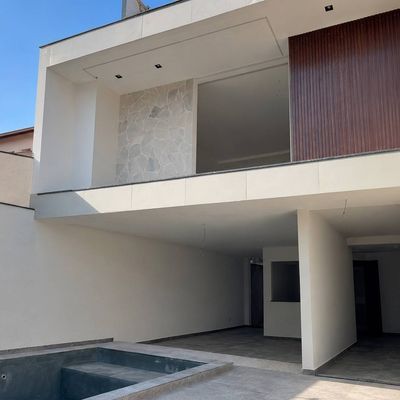 Casa Geminada de Alto Padrão com Piscina em Interlagos – Vila Velha
