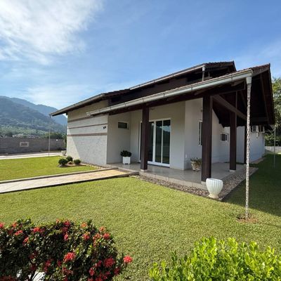 Casa térrea com piscina, quintal e pomar Schroeder